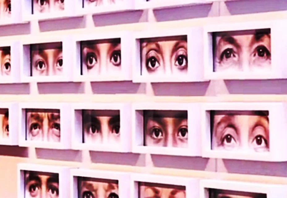 Sobrina-nieta de Frida Kahlo, y descendiente también del fotógrafo Guillermo Kahlo, Cristina hace de la mirada su objeto de estudio