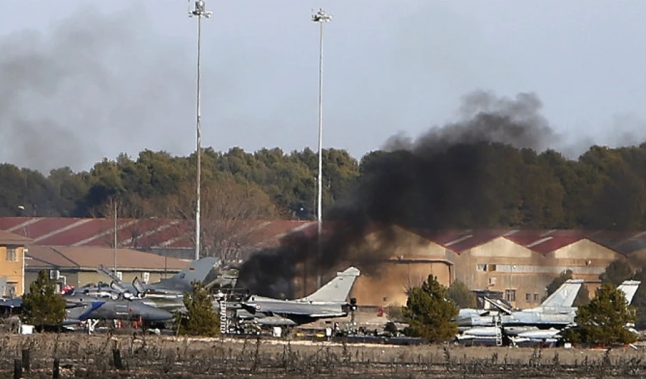 El accidente de un avión F-16 griego en una base aérea de la OTAN, al este de España, dejó hoy 10 muertos y 13 heridos