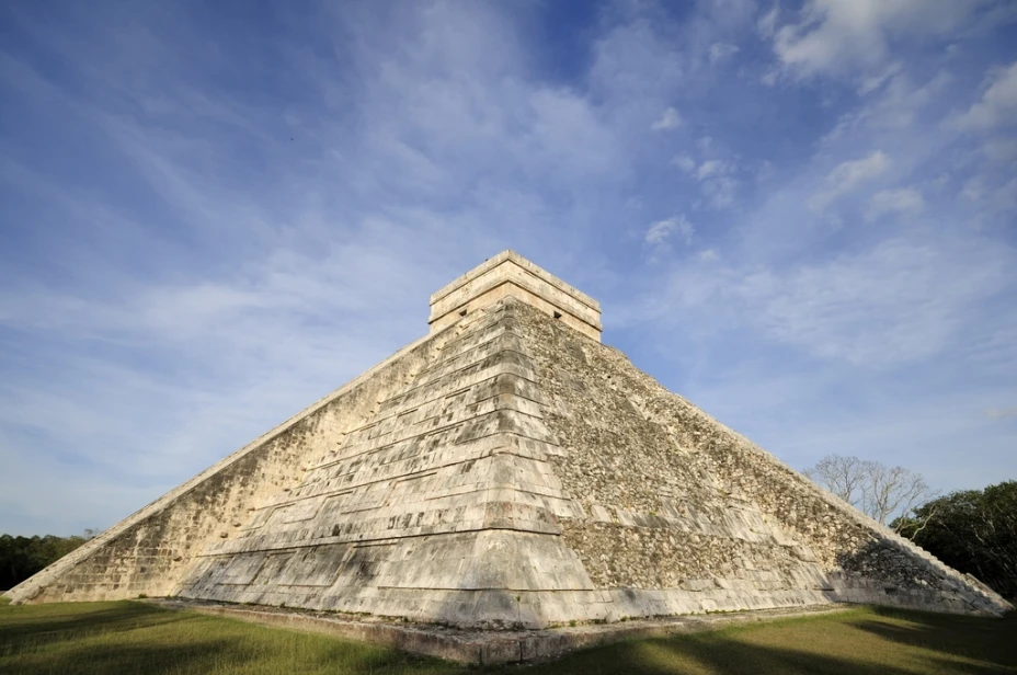 Hallan cenote debajo de la Pirámide de Kukulcán