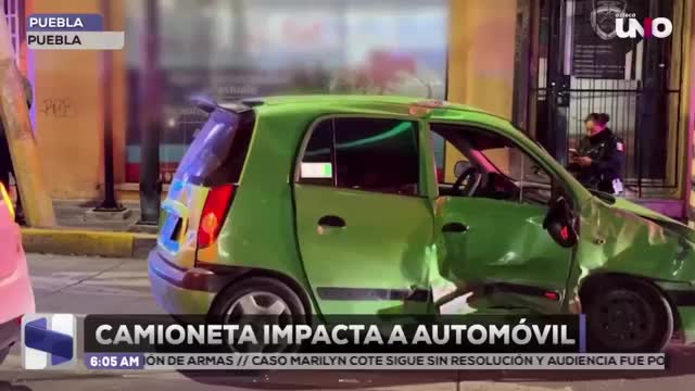 Choque en la 11 Sur y 25 Poniente deja daños materiales en Puebla capitalUn accidente vial entre una camioneta y un automóvil en la 11 Sur y 25 Poniente dejó solo daños materiales; presuntamente uno de los conductores no respetó el semáforo.