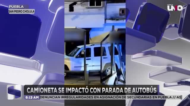Camioneta impacta parada de autobús en San Pedro C