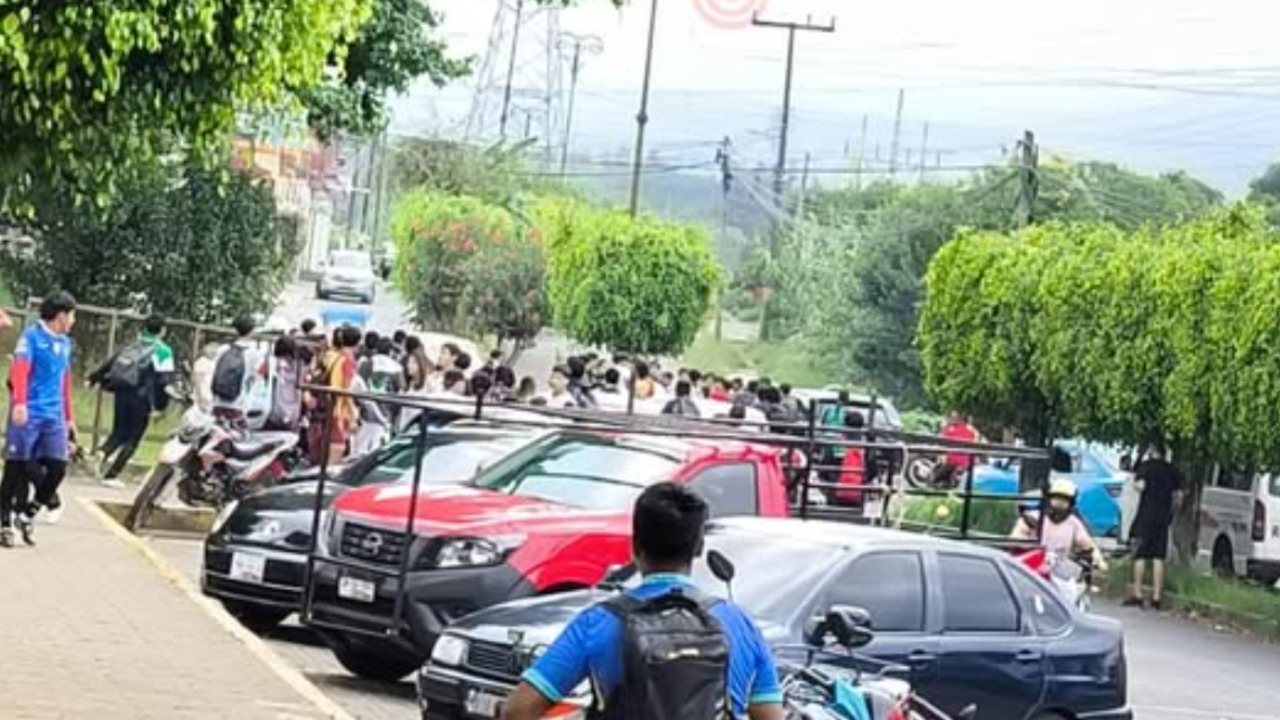 Riña de estudiantes en Huauchinango provoca movilización ¿Qué pasó?