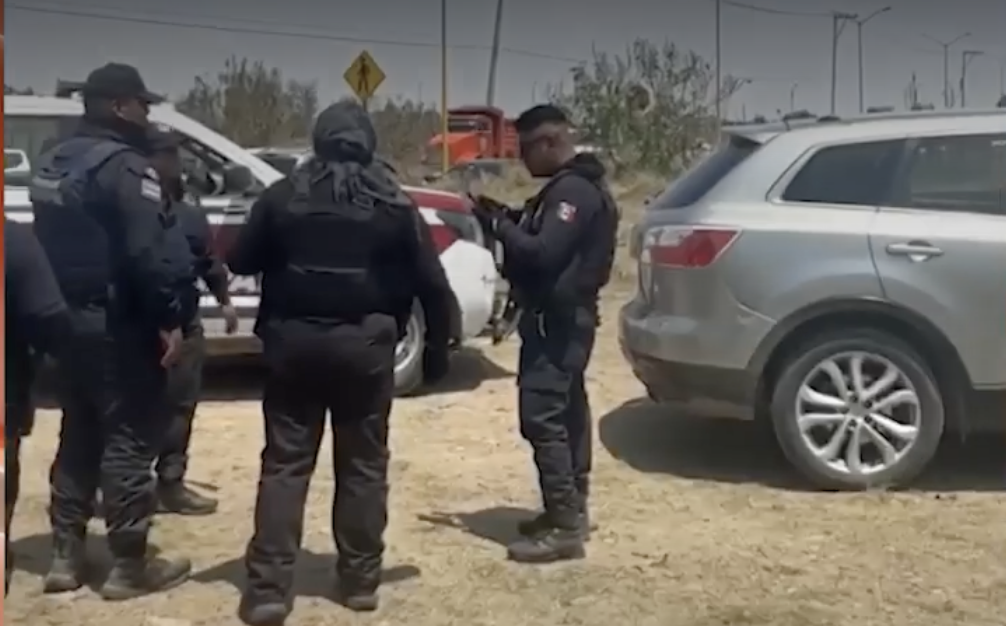 Policías del municipio de Coronango intentaron impedir el trabajo periodístico de TV Azteca Puebla durante una cobertura en campo, violando el derecho a la libertad de expresión... esta es la Puebla gobernada por el morenista Alejandro Armenta