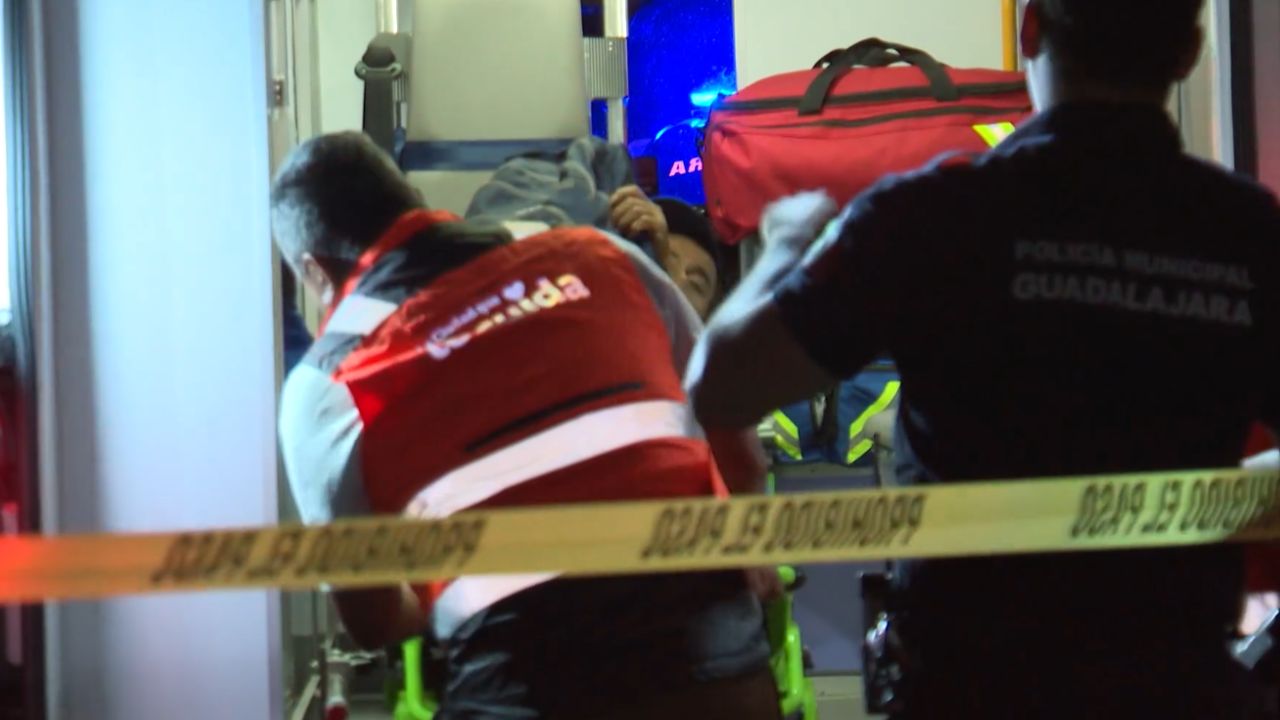 Terror en la ZMG! Discusión con cliente termina a balazos en Guadalajara; la víctima fue hallada en una camioneta